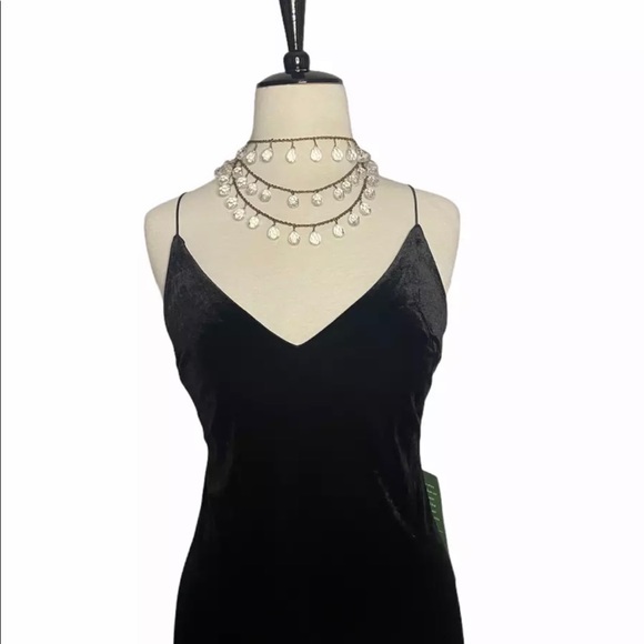 Elegant Black Midi Dress - Picture 6 of 10